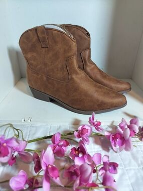 Arizona Jean Company Brown Western Ankle Booties